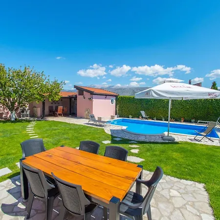 فيلة Sunny Retreat *