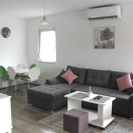Sunny Retreat فيلة بلاغاي